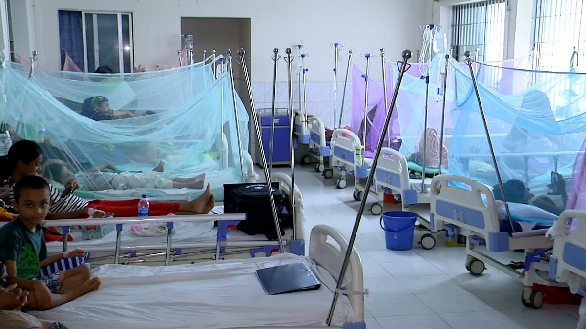 ২৪ ঘণ্টায় ডেঙ্গুতে মৃত্যু ৫ জনের, হাসপাতালে ভর্তি ৮৫০