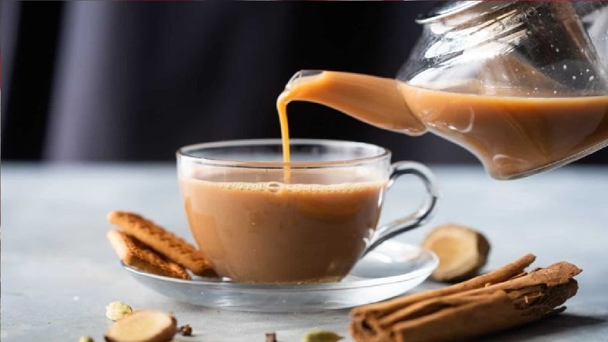 সকালে উঠেই দুধ চা পানে শরীরে যে সমস্যা হয়