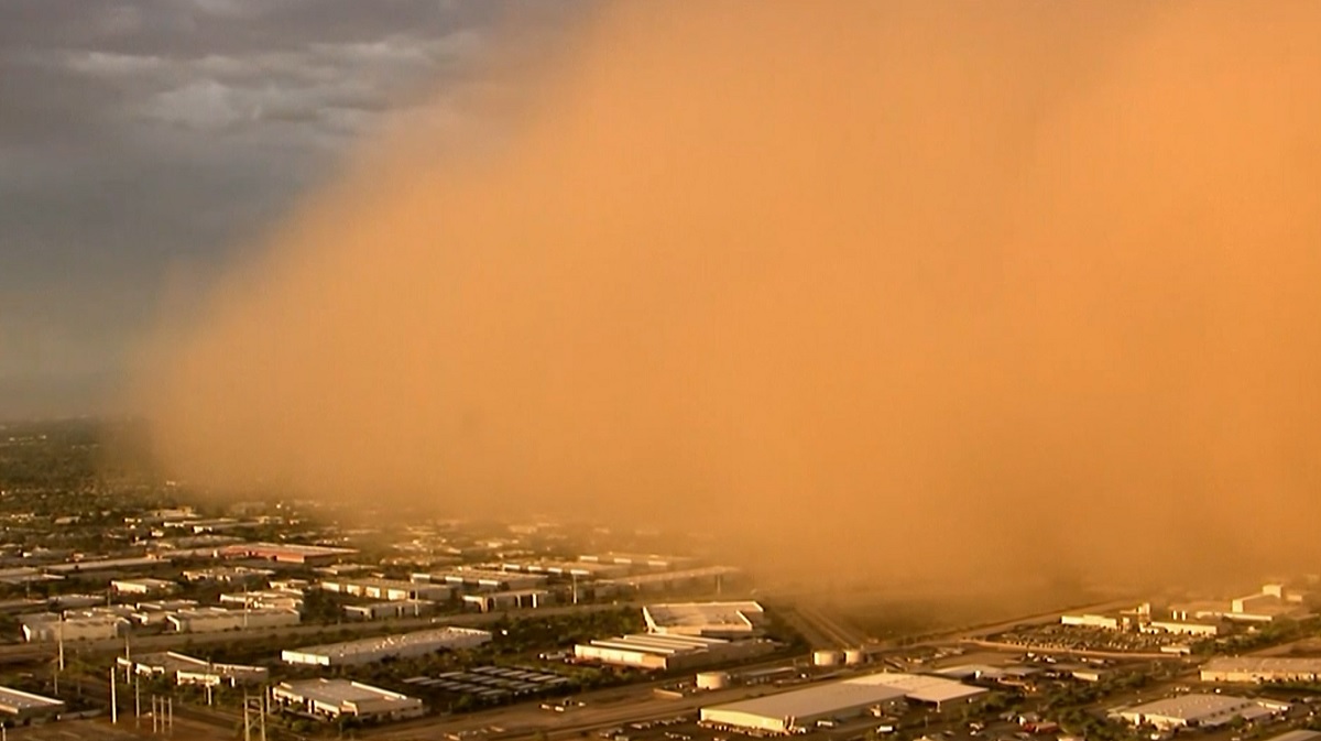 যুক্তরাষ্ট্রের অ্যারিজোনায় ভয়াবহ ধূলিঝড়
