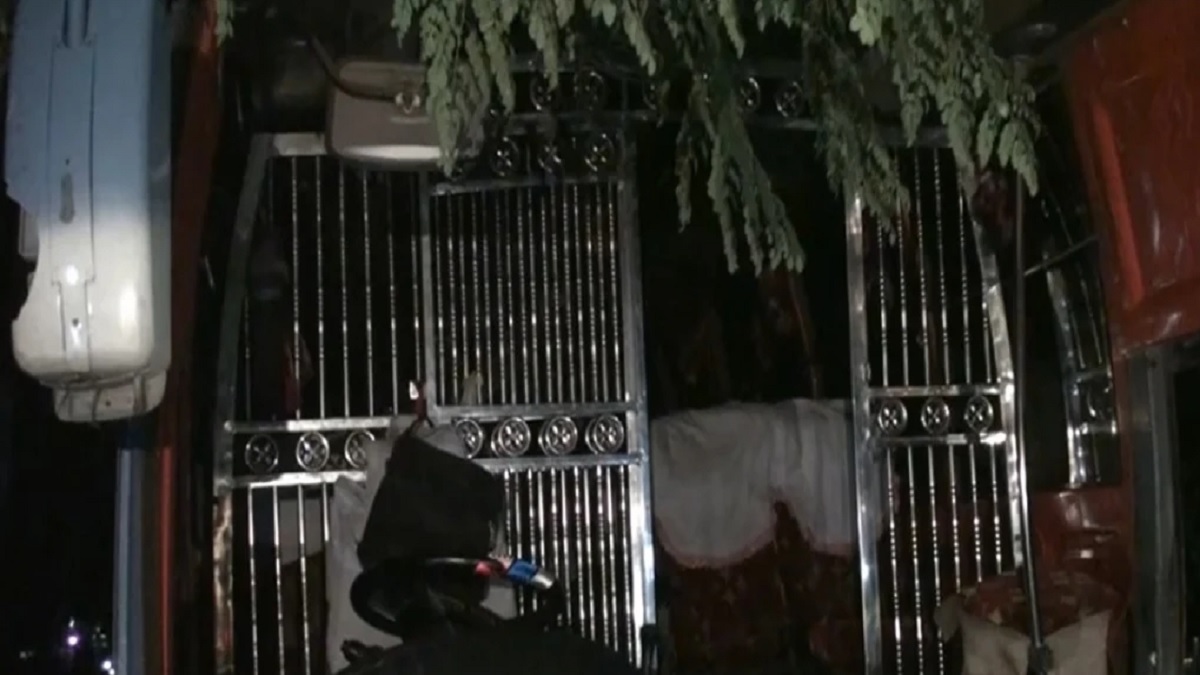 গোপালগঞ্জে সড়ক দুর্ঘটনায় বাস দুমড়ে মুচড়ে নিহত ২