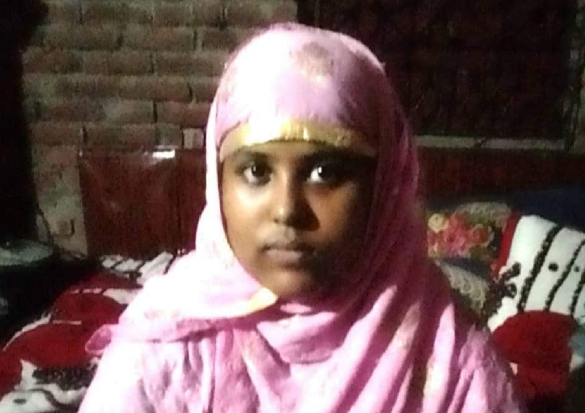 বাবার লাশ বাড়িতে রেখে পরীক্ষাকেন্দ্রে সুমাইয়া