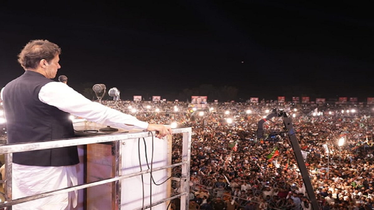 দেয়ালে পিঠ ঠেকাতে বাধ্য করবেন না, বাঘ হয়ে হামলে পড়ব; ইমরান খানের কঠোর হুঁশিয়ারি