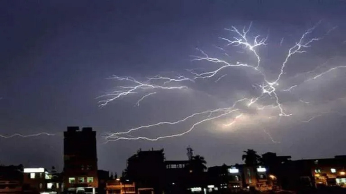 ভারি বৃষ্টি ও বজ্রপাতে ভারতে ৩৬ জনের মৃত্যু