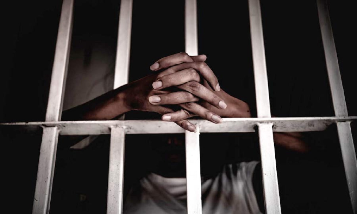 ২৩ বছর আগে ১৫ হাজার টাকা ঘুষ নেয়ায় ছয় বছরের কারাদণ্ড