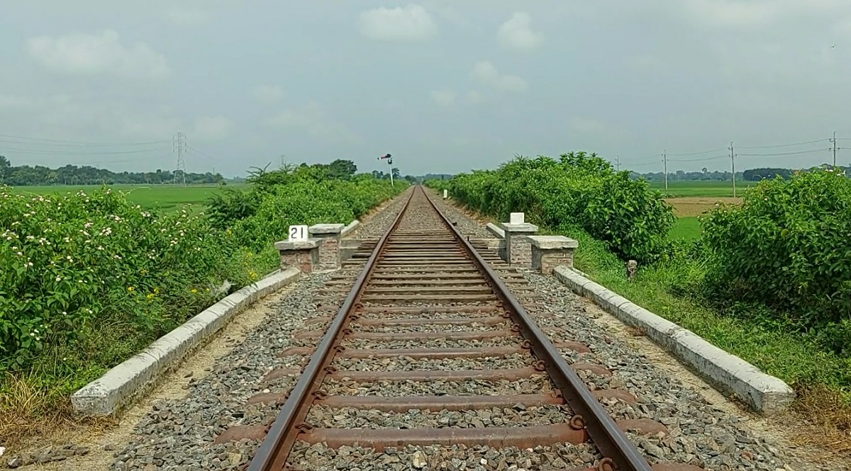 কালীগঞ্জে ট্রেনে কাটা পড়ে অজ্ঞাত নারীর মৃত্যু