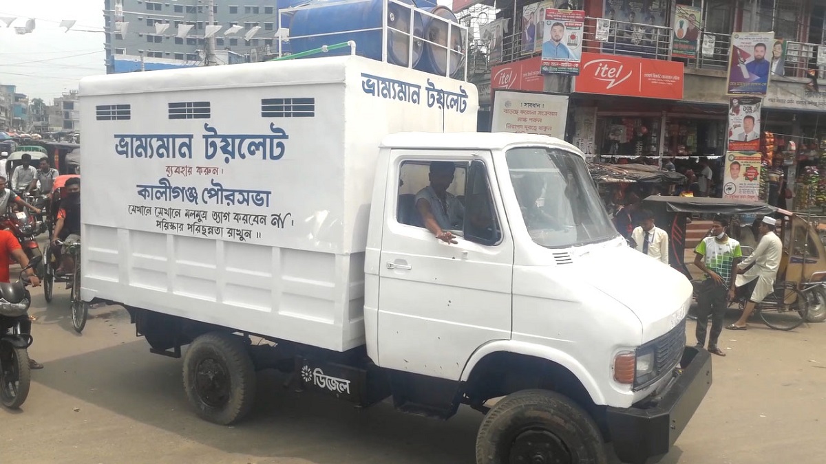 ঝিনাইদহে চালু হলো ভ্রাম্যমাণ টয়লেট
