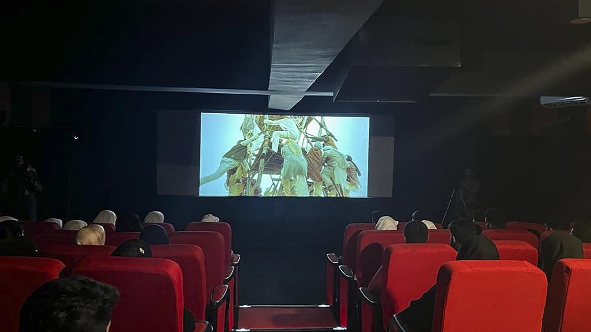 ৩৩ বছর পর কাশ্মিরে ফিরলো সিনেমা