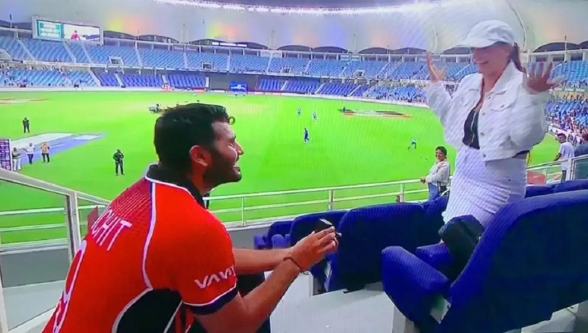 ম্যাচের পর প্রেমিকাকে বিয়ের প্রস্তাব দিলেন কিঞ্চিৎ শাহ (ভিডিও)