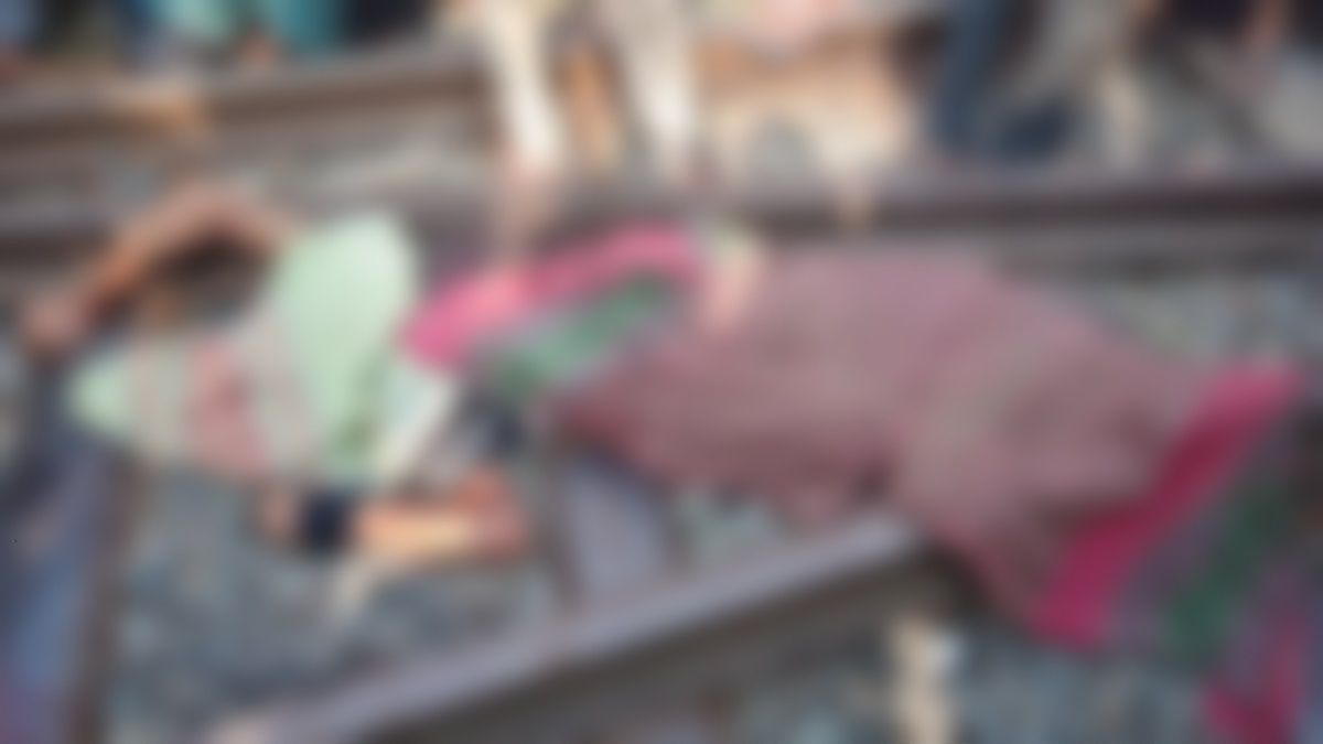 কুষ্টিয়ায় ট্রেনে কাটা পড়ে তরুণ-তরুণীর মৃত্যু, দুর্ঘটনা নাকি আত্মহত্যা?