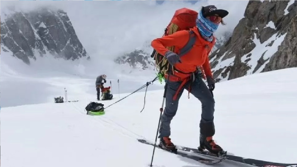 হিমালয় থেকে নিখোঁজ মার্কিন পর্বতারোহীর লাশ উদ্ধার