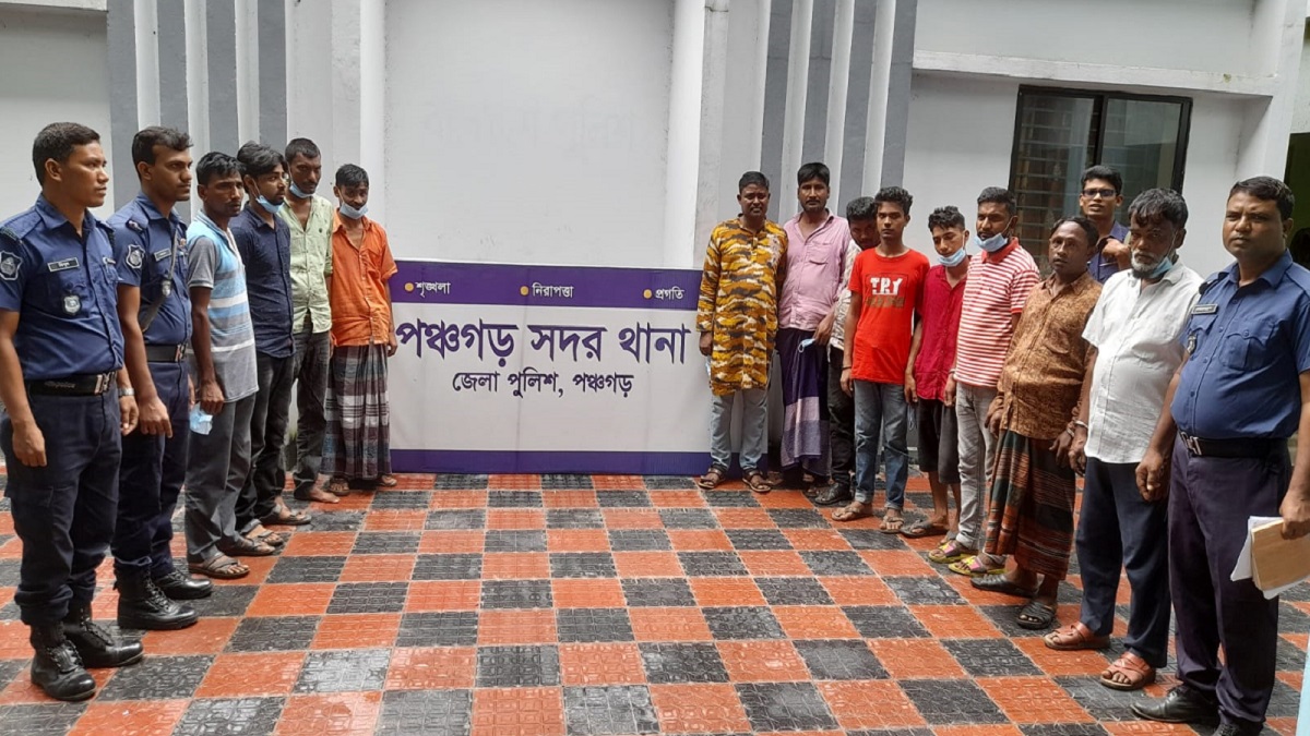 পঞ্চগড়ে জুয়া খেলার সরঞ্জামসহ ১০ জুয়াড়ি গ্রেফতার