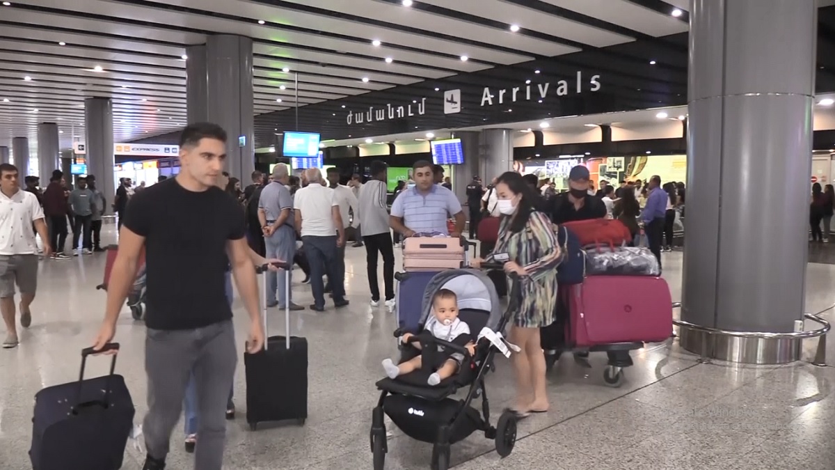 যুদ্ধের জেরে আবারও রাশিয়া ছাড়ার হিড়িক