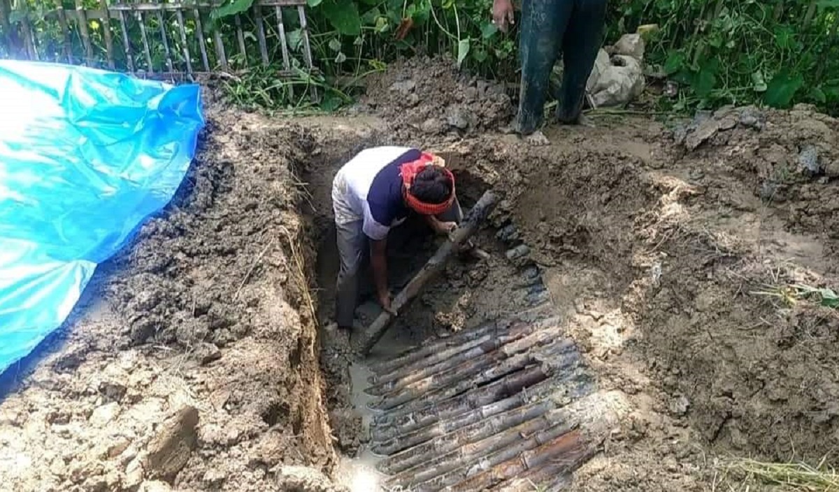 সিরাজগঞ্জে দাফনের আড়াই মাস পর কবর থেকে তোলা হলো যুবকের মরদেহ