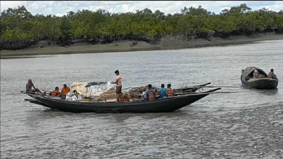 ৩ মাস পর মিলেছে সুন্দরবনে যাওয়ার অনুমতি, ফিরছেন বনজীবীরা