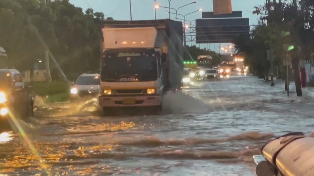 টানা বৃষ্টিপাতে থাইল্যান্ডে বন্যা, পানিবন্দি ২০ হাজার বাসিন্দা