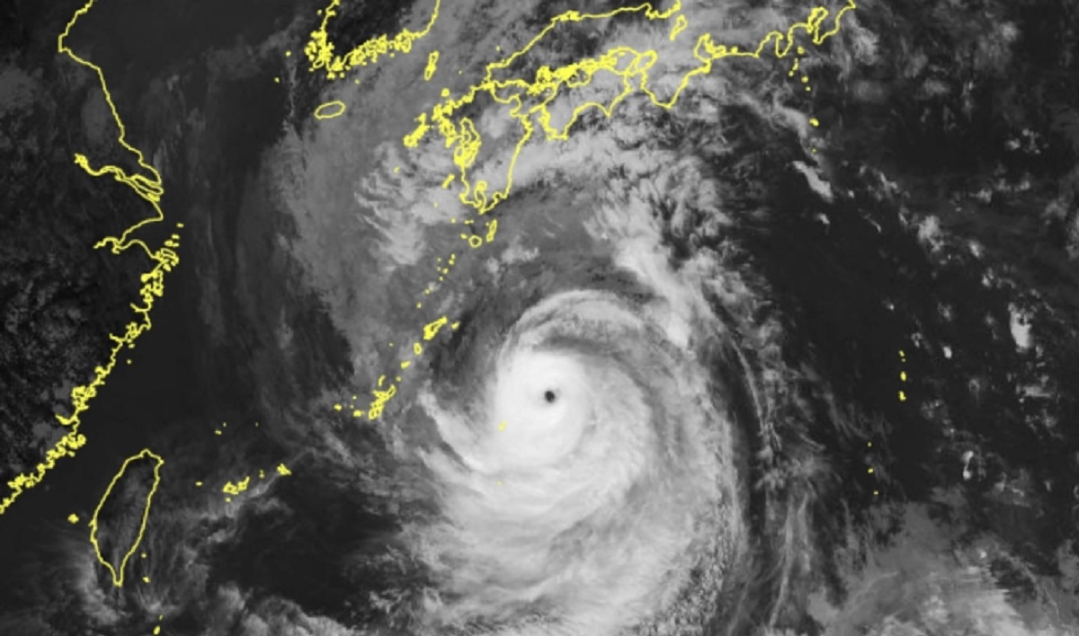 আজই জাপানে আছড়ে পড়তে পারে টাইফুন ‘নানমাদোল’, ব্যাপক ক্ষয়ক্ষতির আশঙ্কা