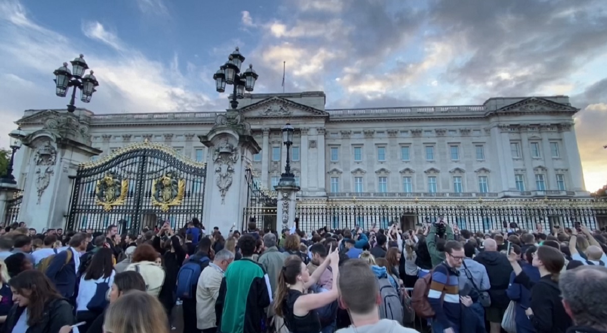 রানি দ্বিতীয় এলিজাবেথের মৃত্যুতে যুক্তরাজ্যে ১০ দিনের রাষ্ট্রীয় শোক