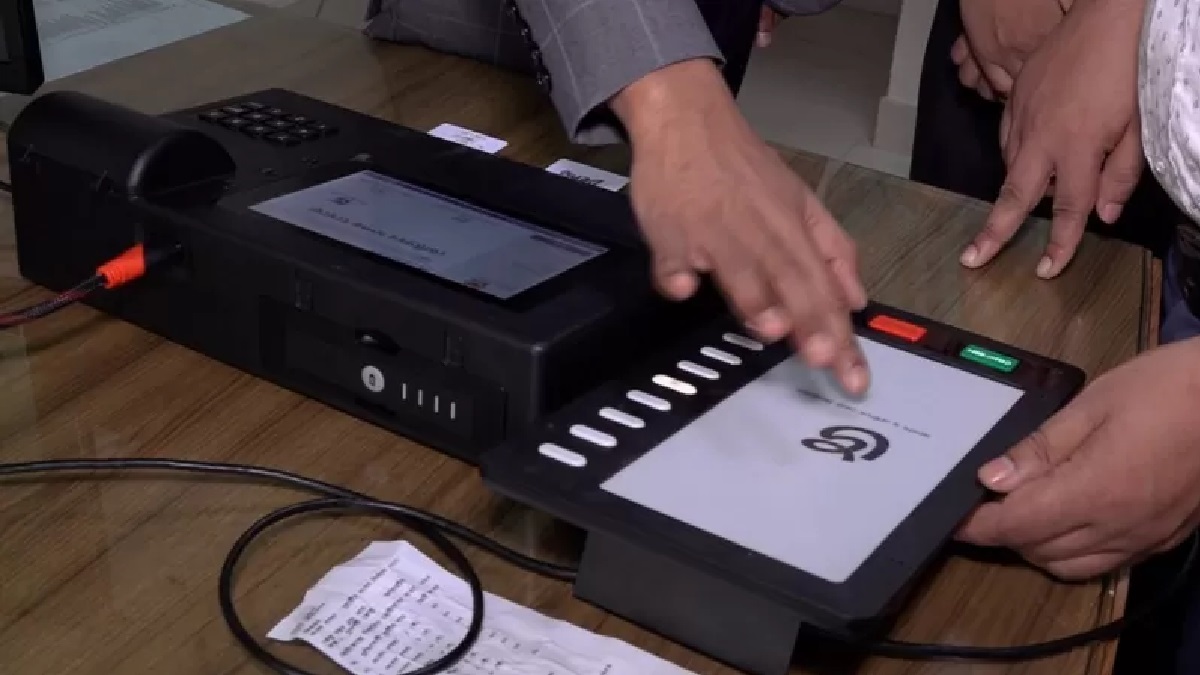 ইভিএম কিনলে কাটছাঁট হতে পারে শিক্ষা ও স্বাস্থ্যখাতের বরাদ্দ, ভাবাচ্ছে বিশ্লেষকদের