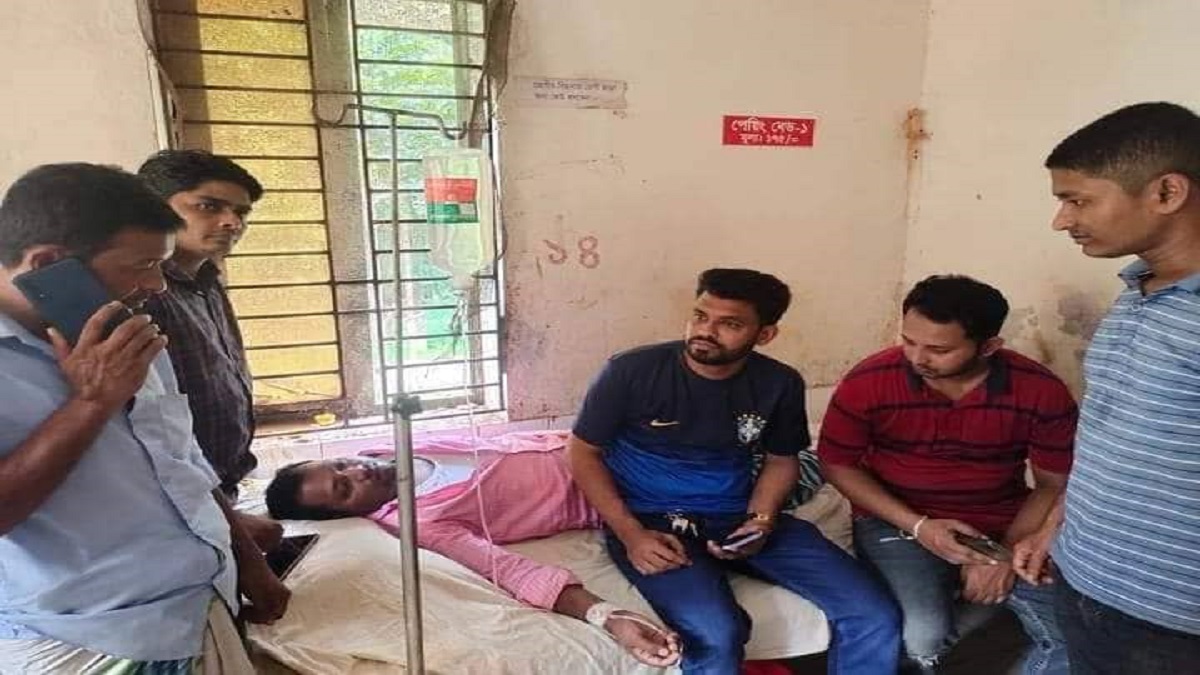 ফেসবুক কমেন্টের জেরে কৃষকলীগ নেতাকে হাতুড়ি পেটা করলেন চেয়ারম্যানপুত্র!