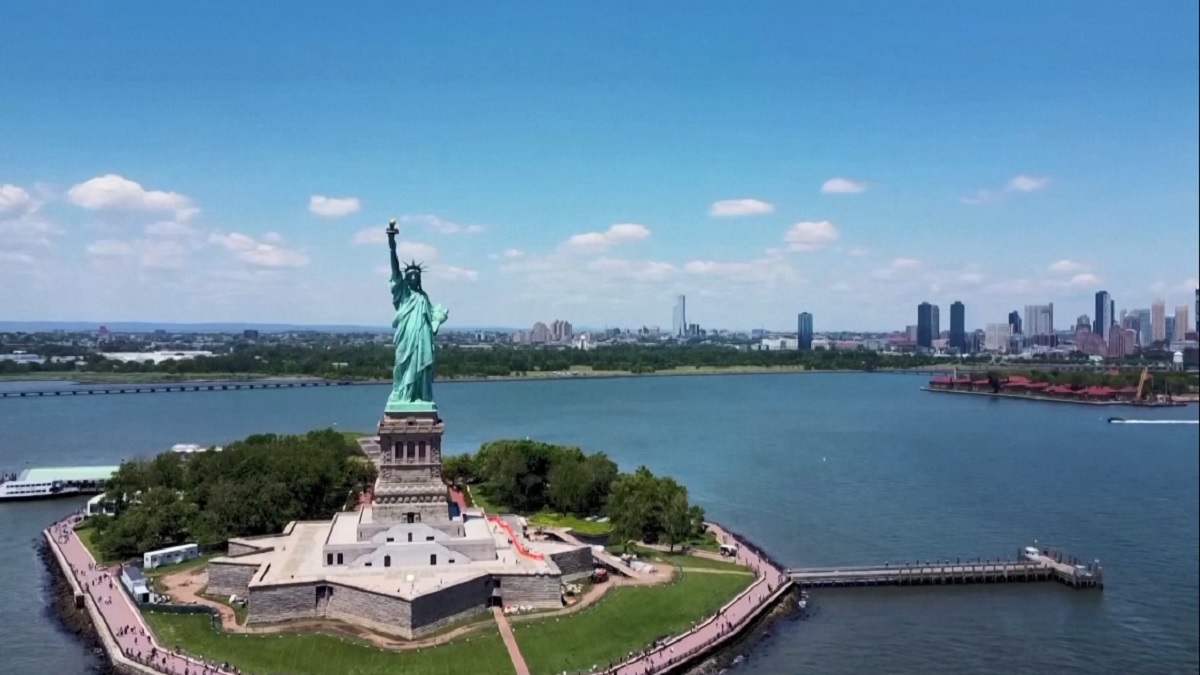 অভিবাসী সংকটের জেরে জরুরি অবস্থা জারি নিউইয়র্কে