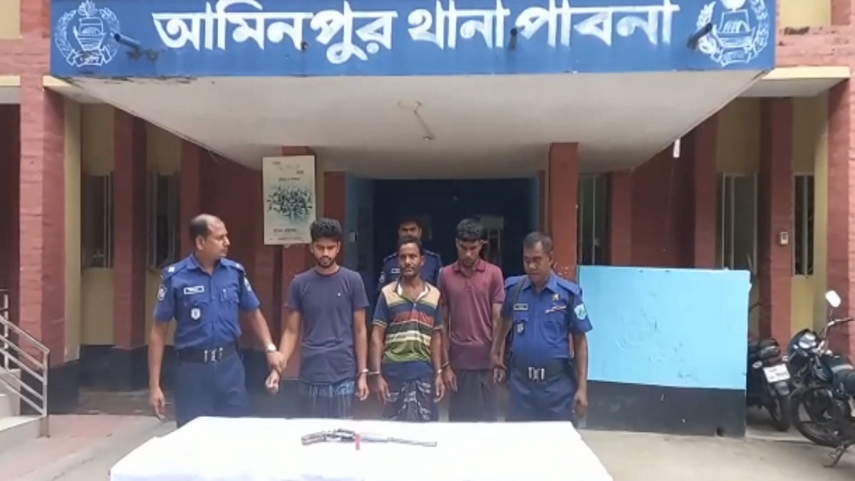 পাবনায় অস্ত্রসহ সর্বহারা দলের ৩ সদস্য আটক