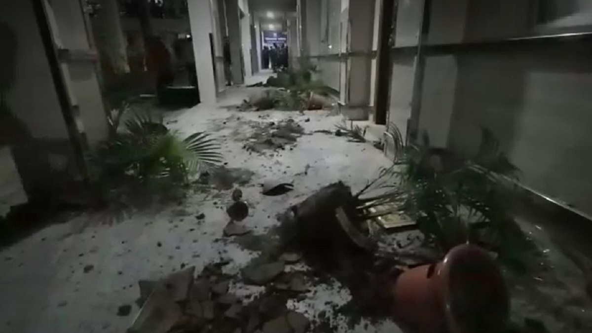 রামেকে রাবি শিক্ষার্থীর মৃত্যু, সহপাঠীদের ভাঙচুর