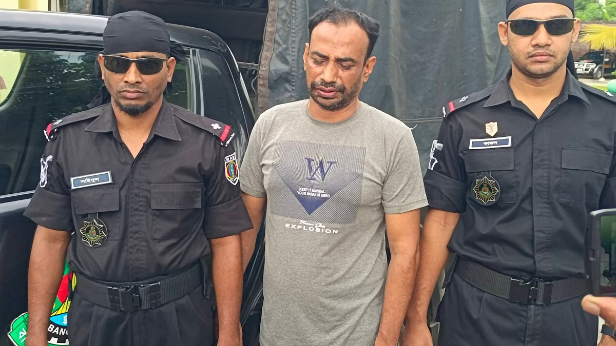 স্কুলছাত্রীকে তুলে নিয়ে ধর্ষণের অভিযোগে প্রধান শিক্ষক কারাগারে