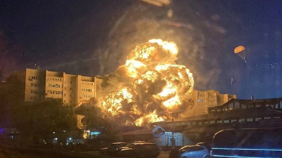 রাশিয়ায় সামরিক বিমান বিধ্বস্ত হয়ে নিহত ৪