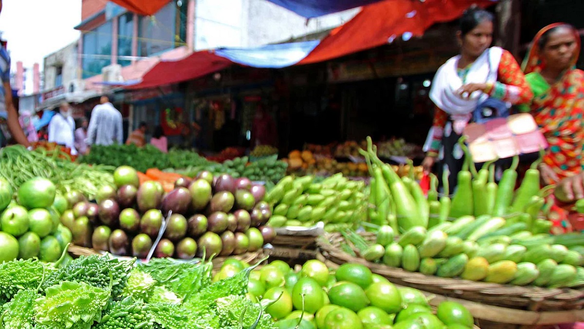 বেড়েছে সবজির দাম, সরবরাহ কম বলছেন বিক্রেতারা