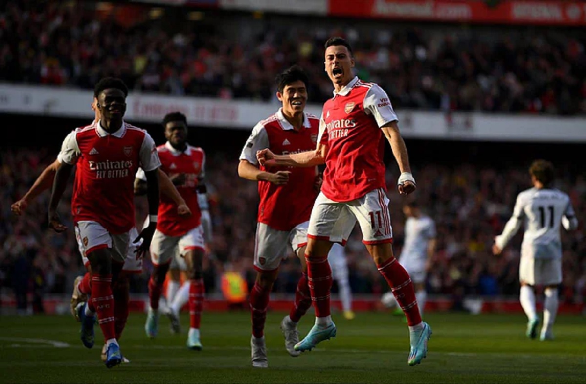 উত্তেজনাপূর্ণ ম্যাচে লিভারপুলকে হারিয়ে শীর্ষে ফিরলো আর্সেনাল