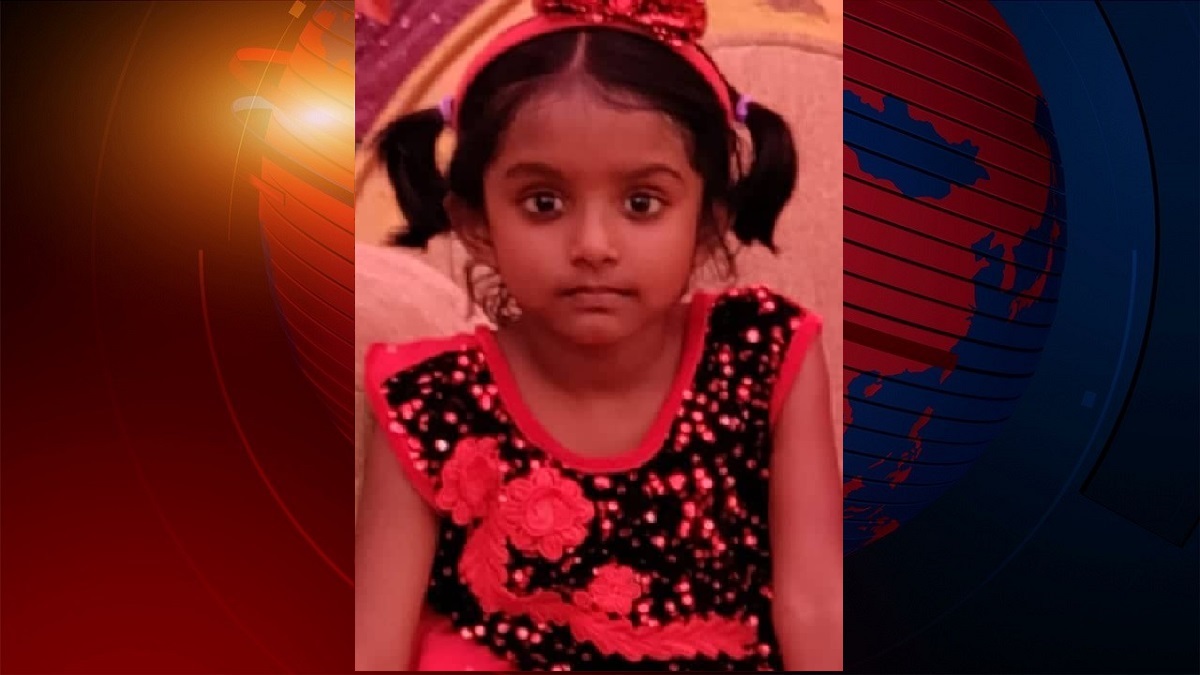 সকাল থেকে নিখোঁজ, সন্ধ্যায় তিন তলার কার্নিশে মিললো কম্বলে মোড়া লাশ