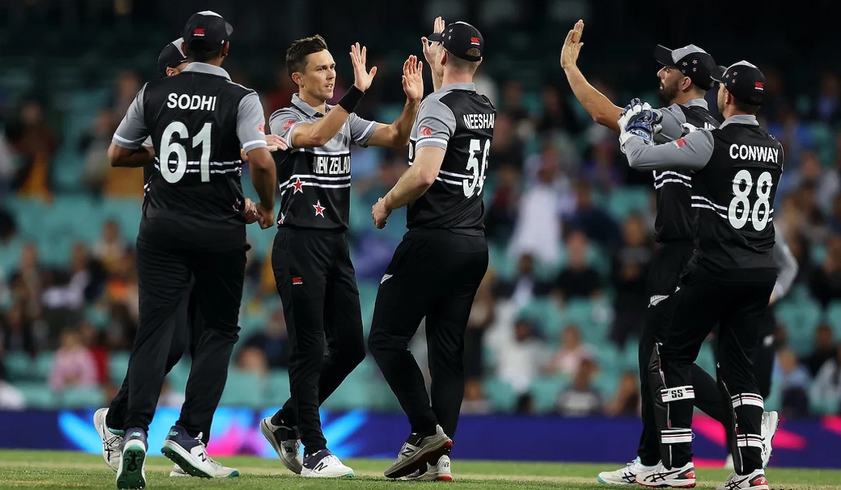 বোল্টের ধ্বংসযজ্ঞে ৪ ওভারেই ৪ উইকেট নেই শ্রীলঙ্কার!