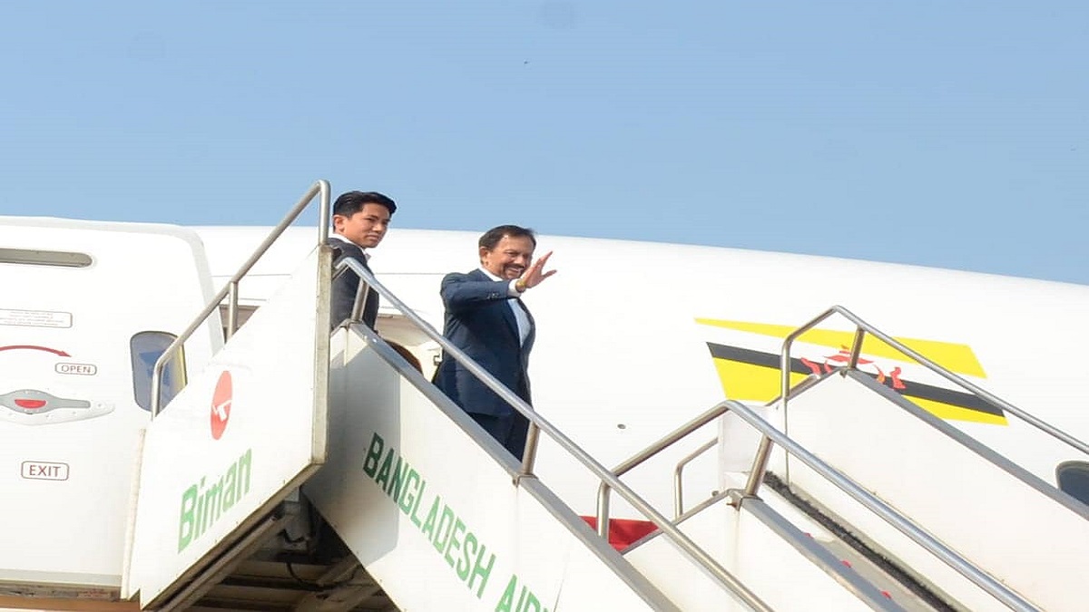 রাষ্ট্রীয় সফর শেষে দেশের উদ্দেশে রওনা দিলেন ব্রুনাইয়ের সুলতান