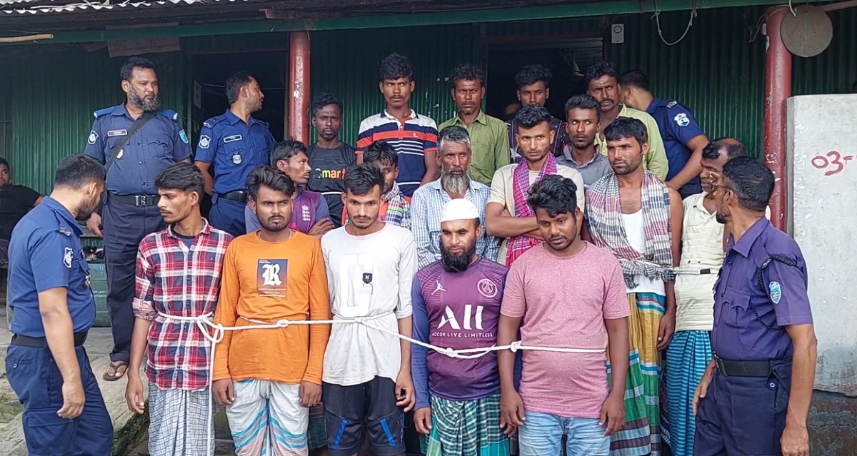 নিষেধাজ্ঞা অমান্য করে ইলিশ শিকার, চাঁদপুরে ৩১ জেলে আটক