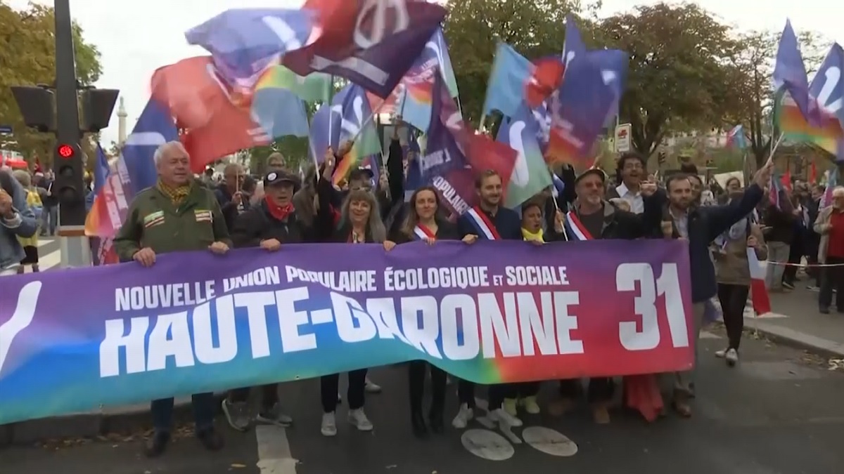 দ্রব্যমূল্যের ঊর্ধ্বগতির প্রতিবাদে বিক্ষোভে উত্তাল ফ্রান্স