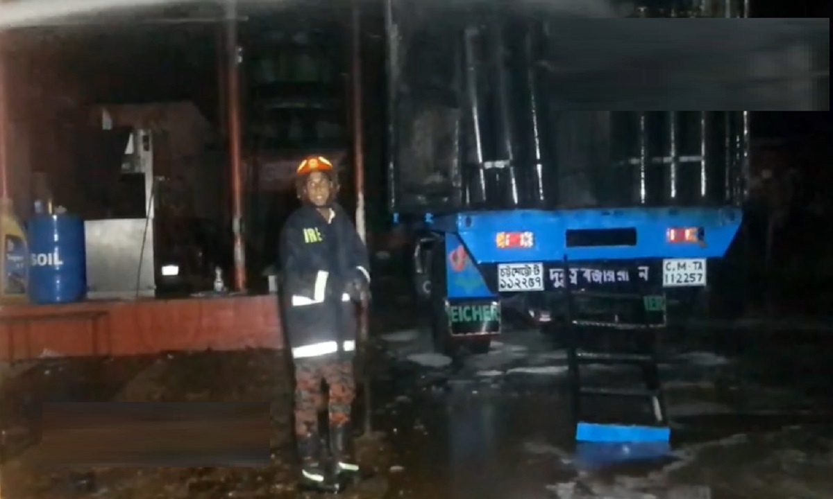 গাজীপুরে সিলিন্ডারবাহী গাড়িতে লাগা আগুন নিয়ন্ত্রণে, দগ্ধ ৫