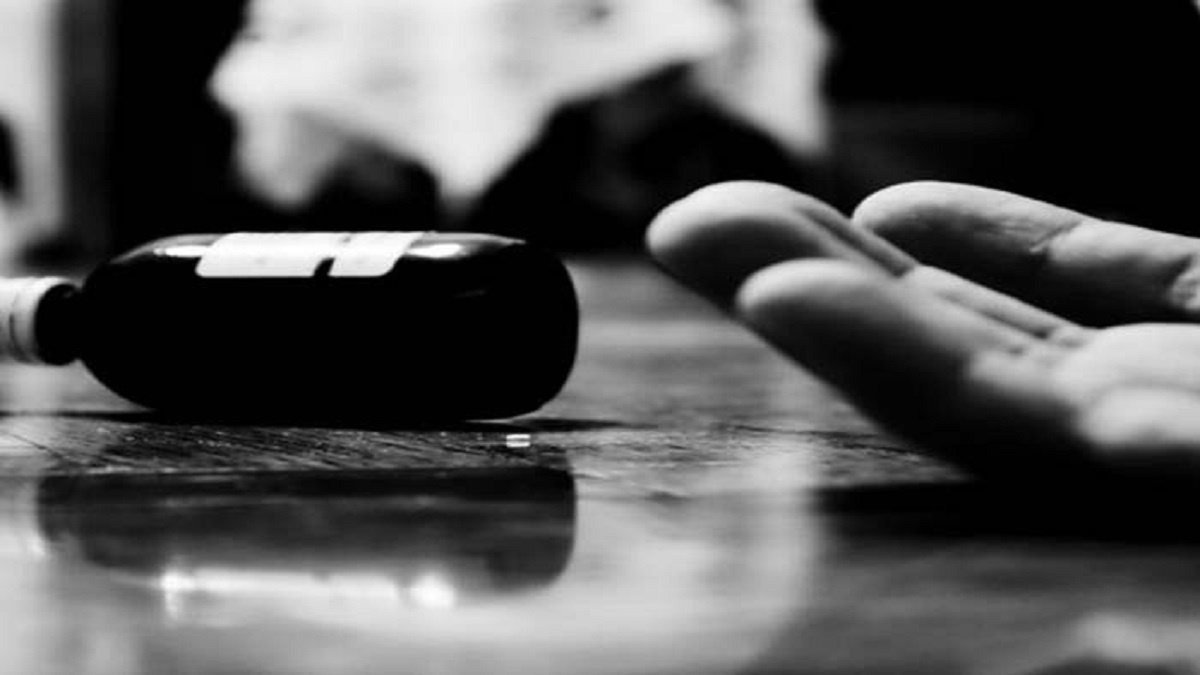 বাড়ির গরু বিক্রি করায় অভিমানে স্ত্রীর আত্মহত্যা