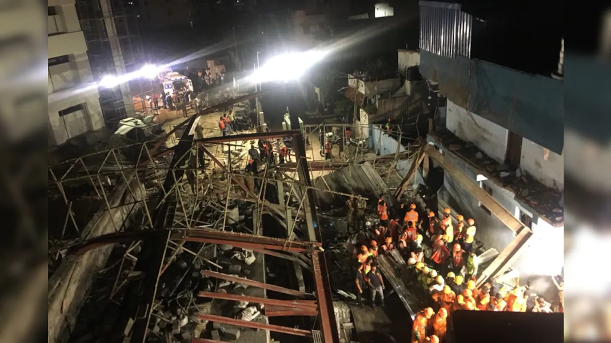 ভারী বৃষ্টিপাতে দিল্লিতে ভবন ধসে নিহত ৩, আটকা অনেকে