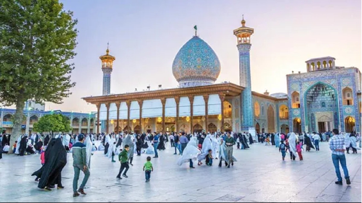 ইরানে মসজিদে সন্ত্রাসী হামলায় নিহত ১৩