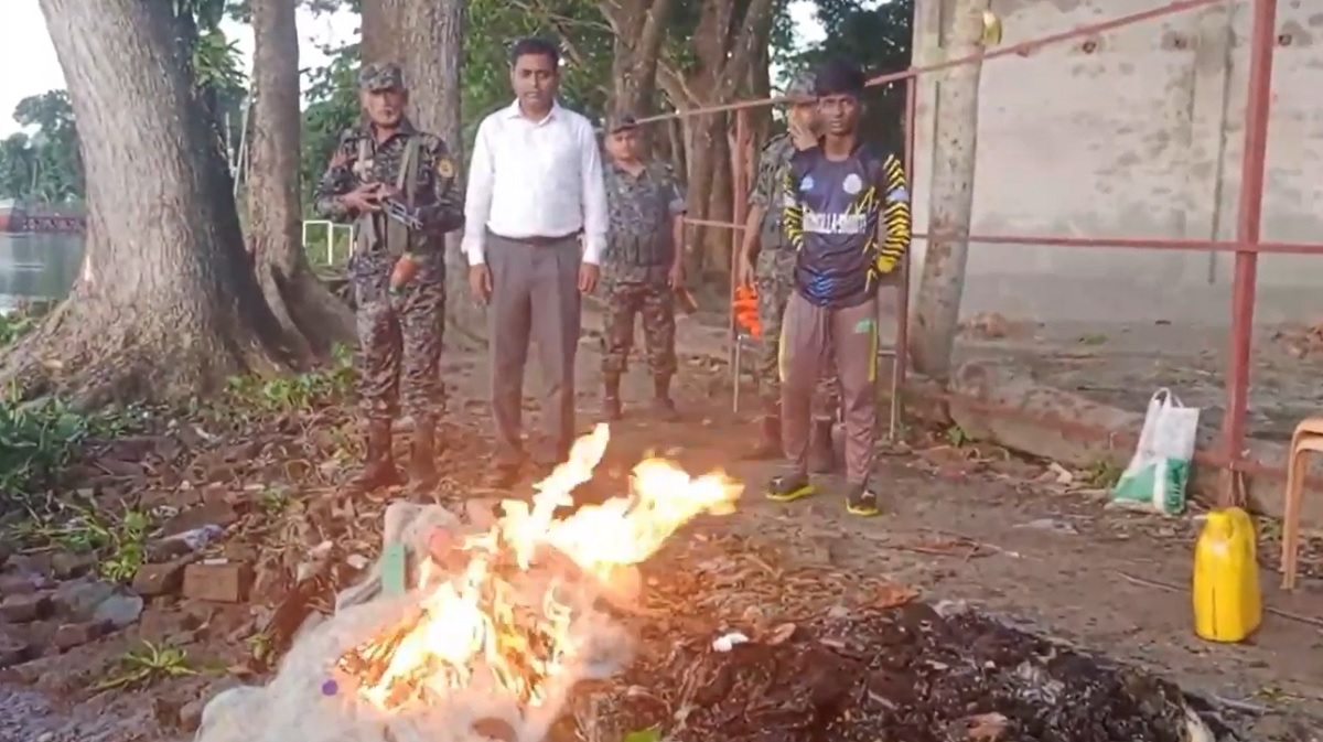 ঝালকাঠিতে অবৈধ কারেন্ট জাল ও ইলিশ জব্দ