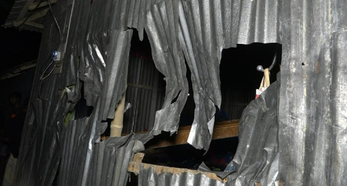 ঝিনাইদহে প্রতিপক্ষের বাড়িঘর ভাঙচুর-লুটপাট, আহত ৩