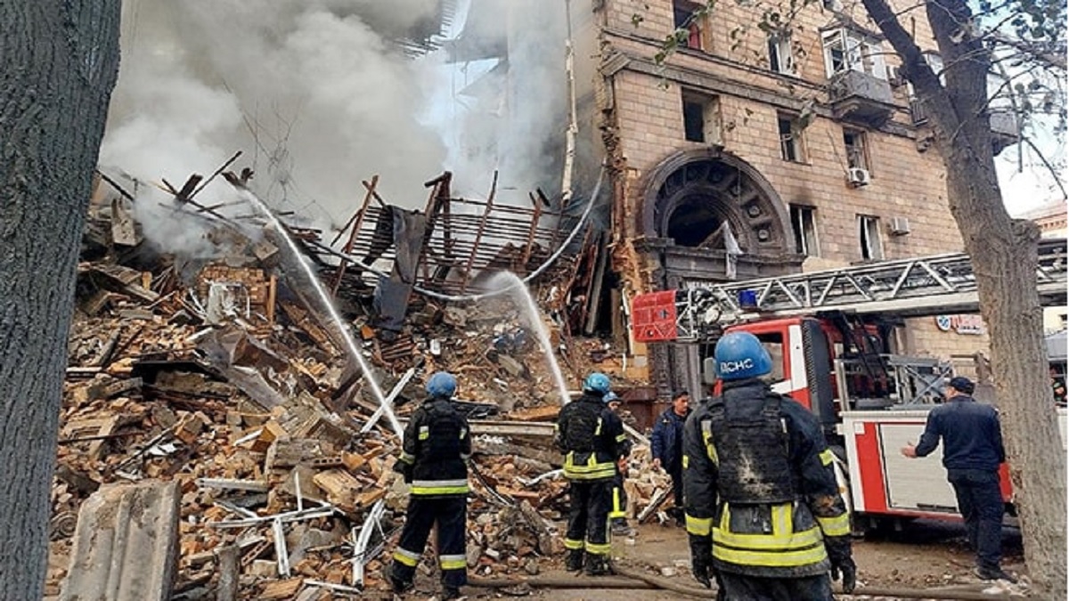 সংযোগ সেতুতে বিস্ফোরণের একদিন পরই কিয়েভে বড় হামলা রাশিয়ার