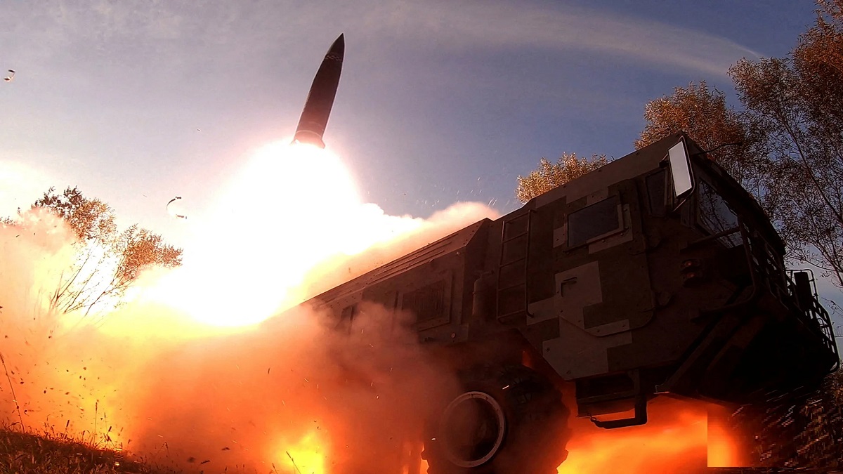 দক্ষিণ কোরিয়াকে লক্ষ্য করে উত্তর কোরিয়ার মিসাইল হামলা