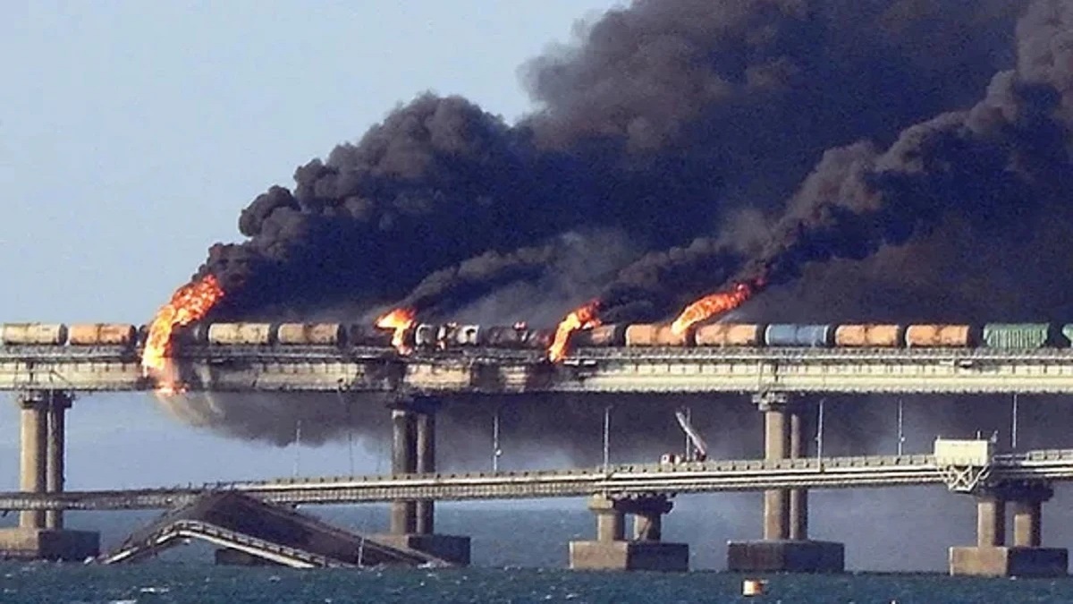 ক্রাইমিয়া সেতুতে বোমা বিস্ফোরণ, ৮ জন গ্রেফতার