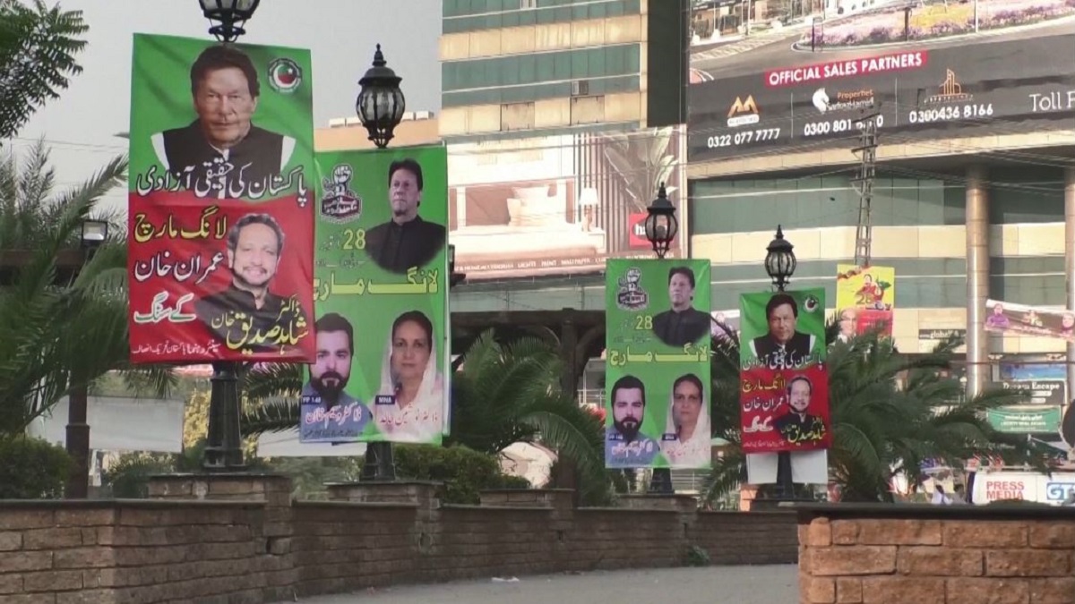 ইমরান খানের লংমার্চের জন্য প্রস্তুত লাহোর, রাজধানী অভিমুখে পদযাত্রা শুরু কাল