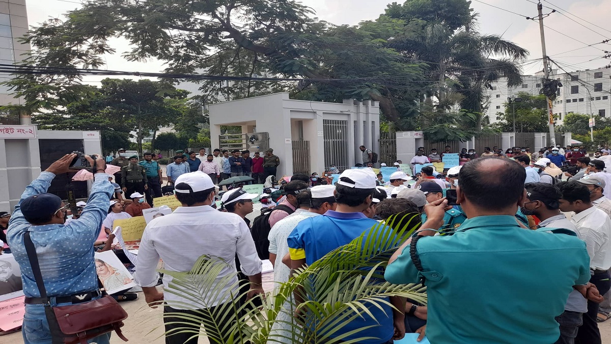 ৬ দফা দাবিতে পিএসসি ভবনের সামনে ৪০তম নন ক্যাডার চাকরিপ্রার্থীদের অবস্থান