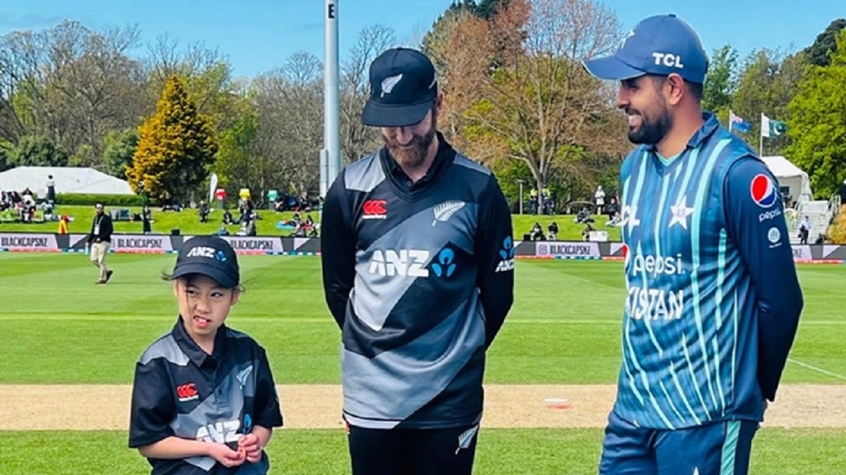 টসে জিতে ফিল্ডিংয়ে পাকিস্তান