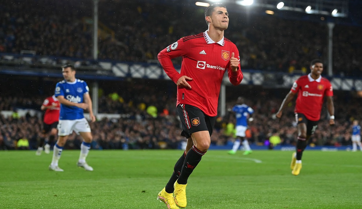 রোনালদোর ৭০০তম গোলে ম্যানইউর জয়