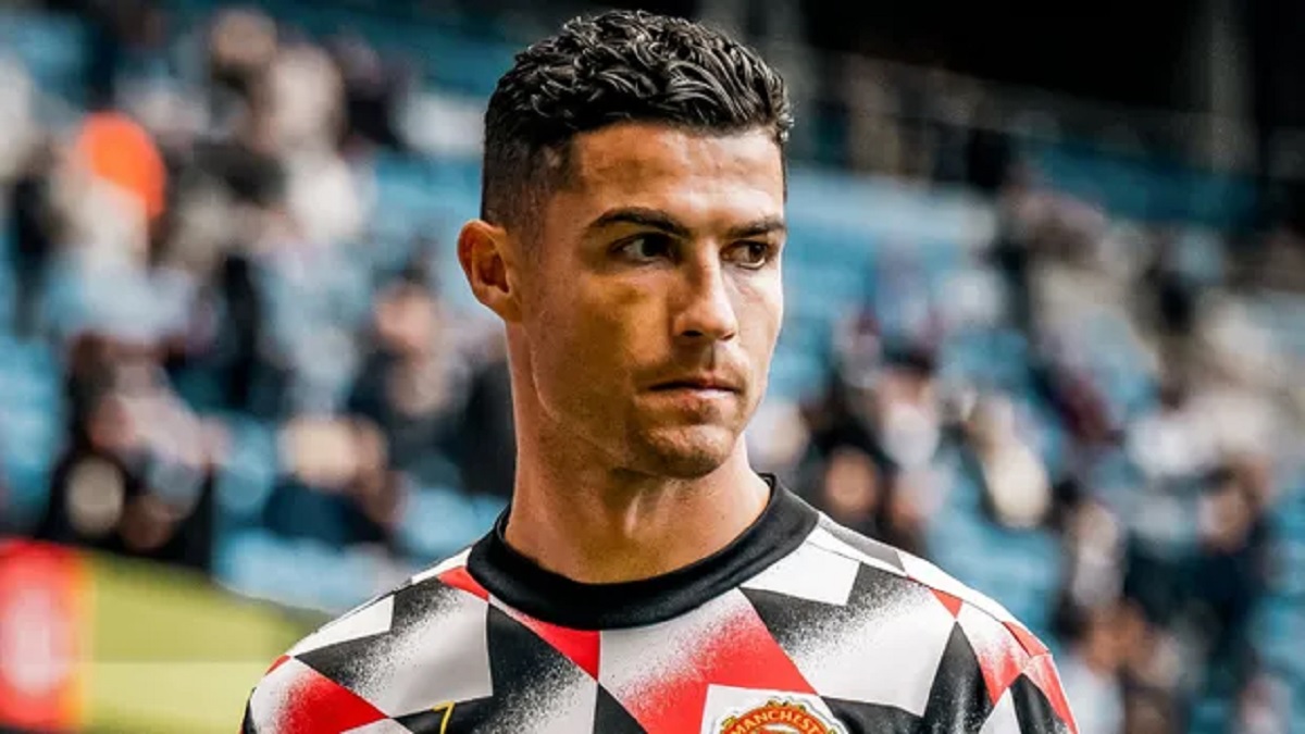 আর কত বেঞ্চ গরম করবেন রোনালদো? যা বললেন কোচ