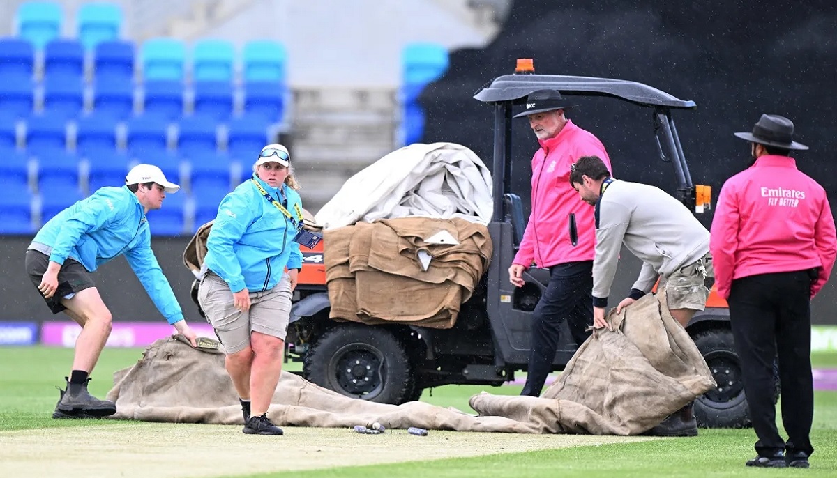 স্কটিশদের ঝড়ো সূচনায় বৃষ্টির বাগড়া